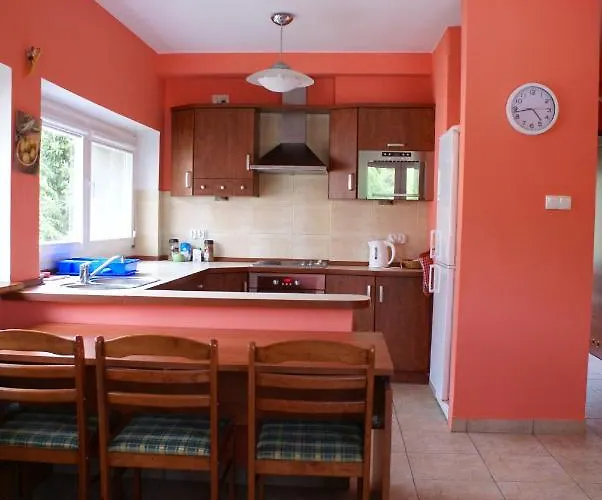 Проживание в семье Moja Gawra *